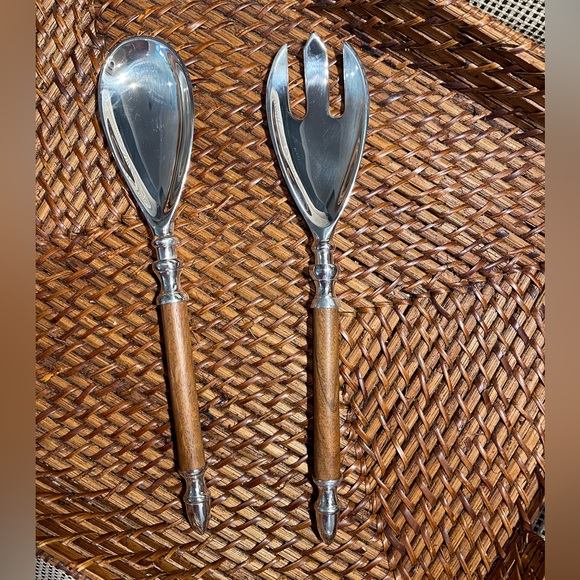 Beautiful Two’s Company Silver Serving Spoon and Fork Set with wood detailing. - Picture 3 of 10